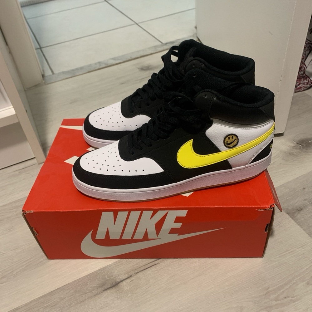 Nike court mid